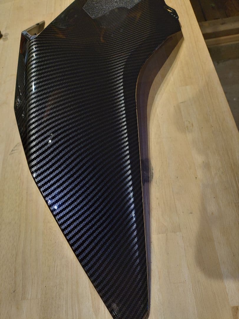 390DUKE(2017) カーボン調カウルセット。来週からバラ売り