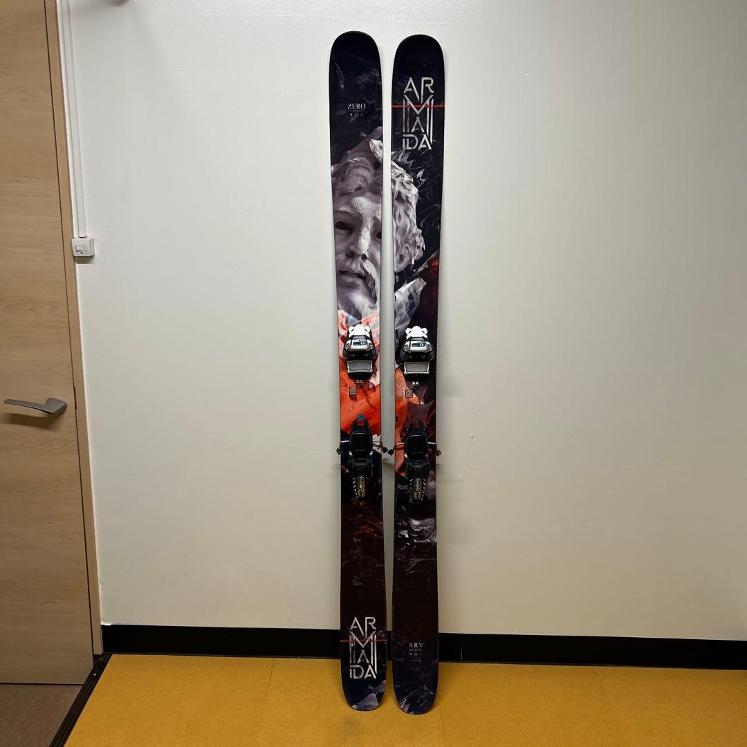 アルマダパウダースキー　軽くて操作がやさしい板です。トーション柔らかめです。