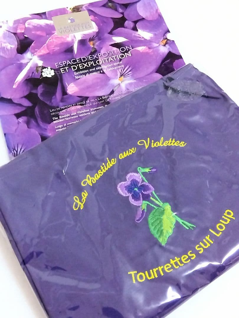 〈未開封品〉フランス スミレ博物館 エプロン＋博物館パンフレット