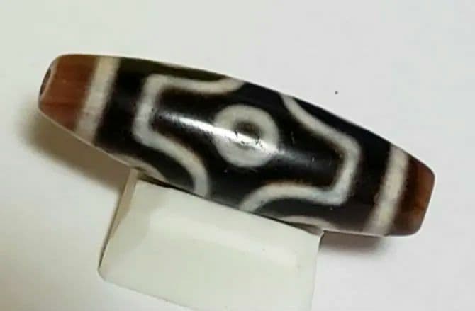 102 天珠 ・ dzibeads ・珍品・石 品名: 十字六眼天珠 9,2ｇ