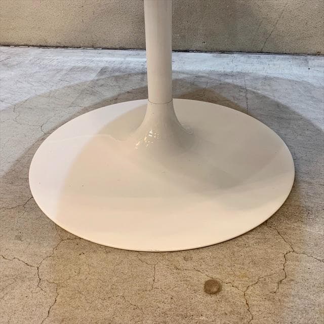 （リプロダクト品）エーロサーリネンのチューリップセンターテーブル