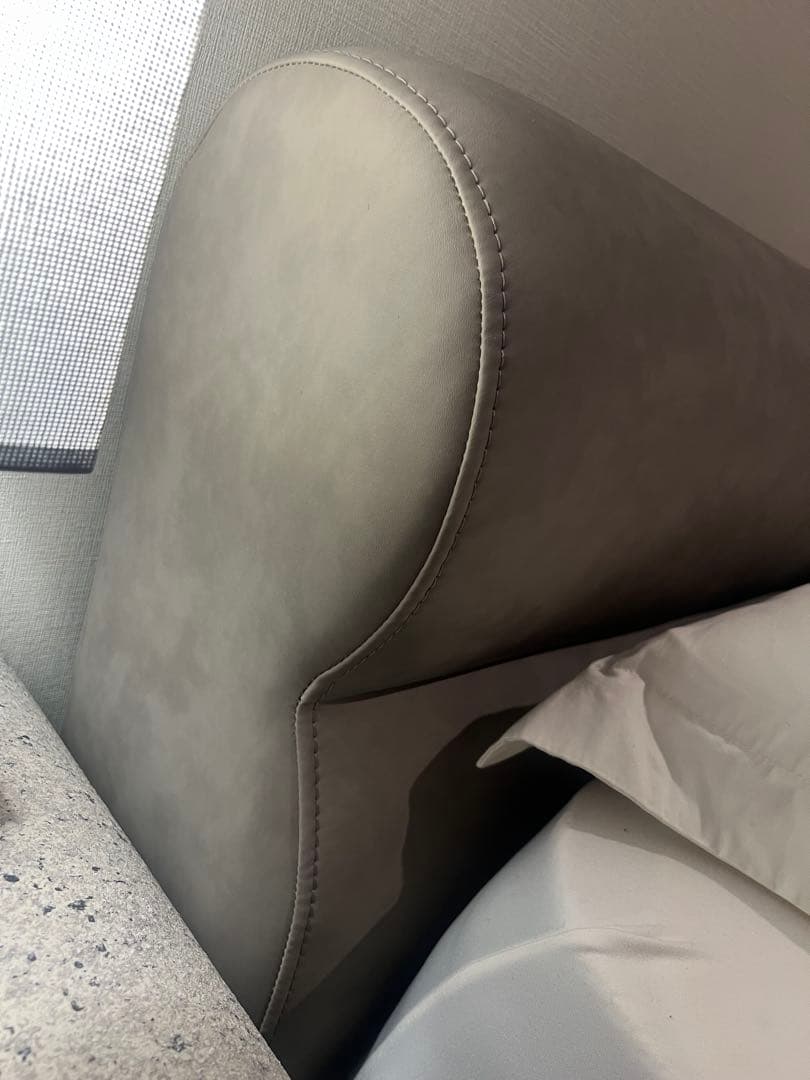 美品　RASIKレザーNOBILIS グレージュ　ダブルベッド　ベッドフレーム