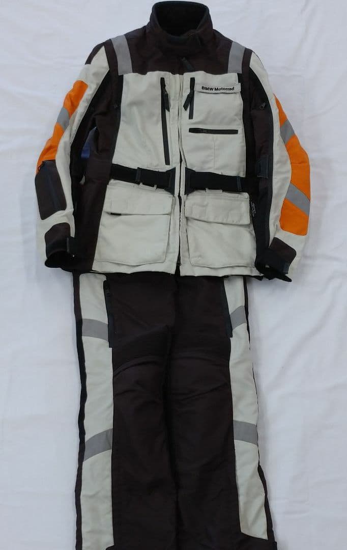 ライダースーツ