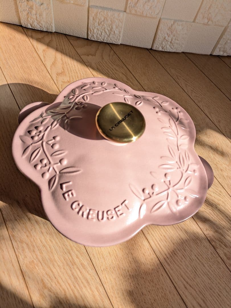 新品・未使用品☆LE CREUSET フルール 花型両手鍋 ピンク