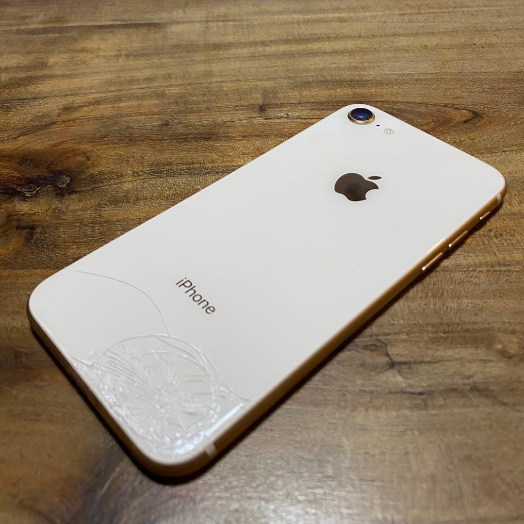 iPhone8 64GB SIMフリー 画面割れナシ 背面下部にクラック有り