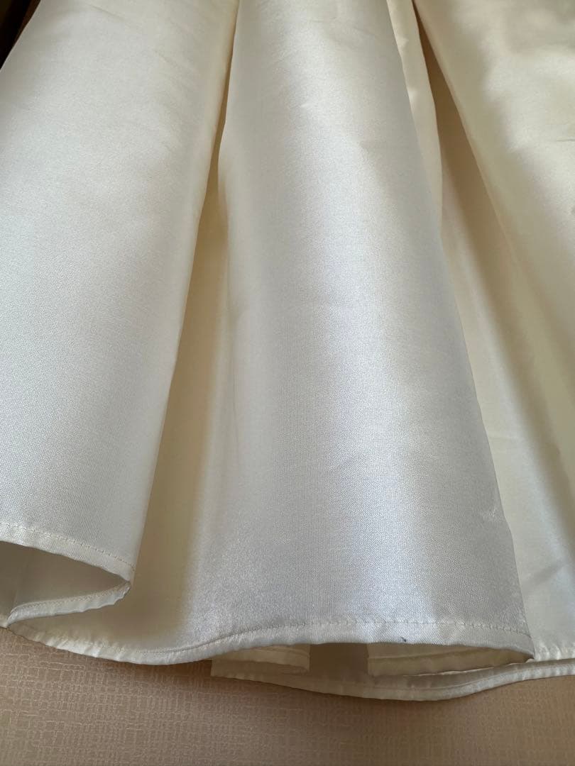 HER.サテン地アイボリーホワイト 短時間着用 インナースカート、タグ付 美品