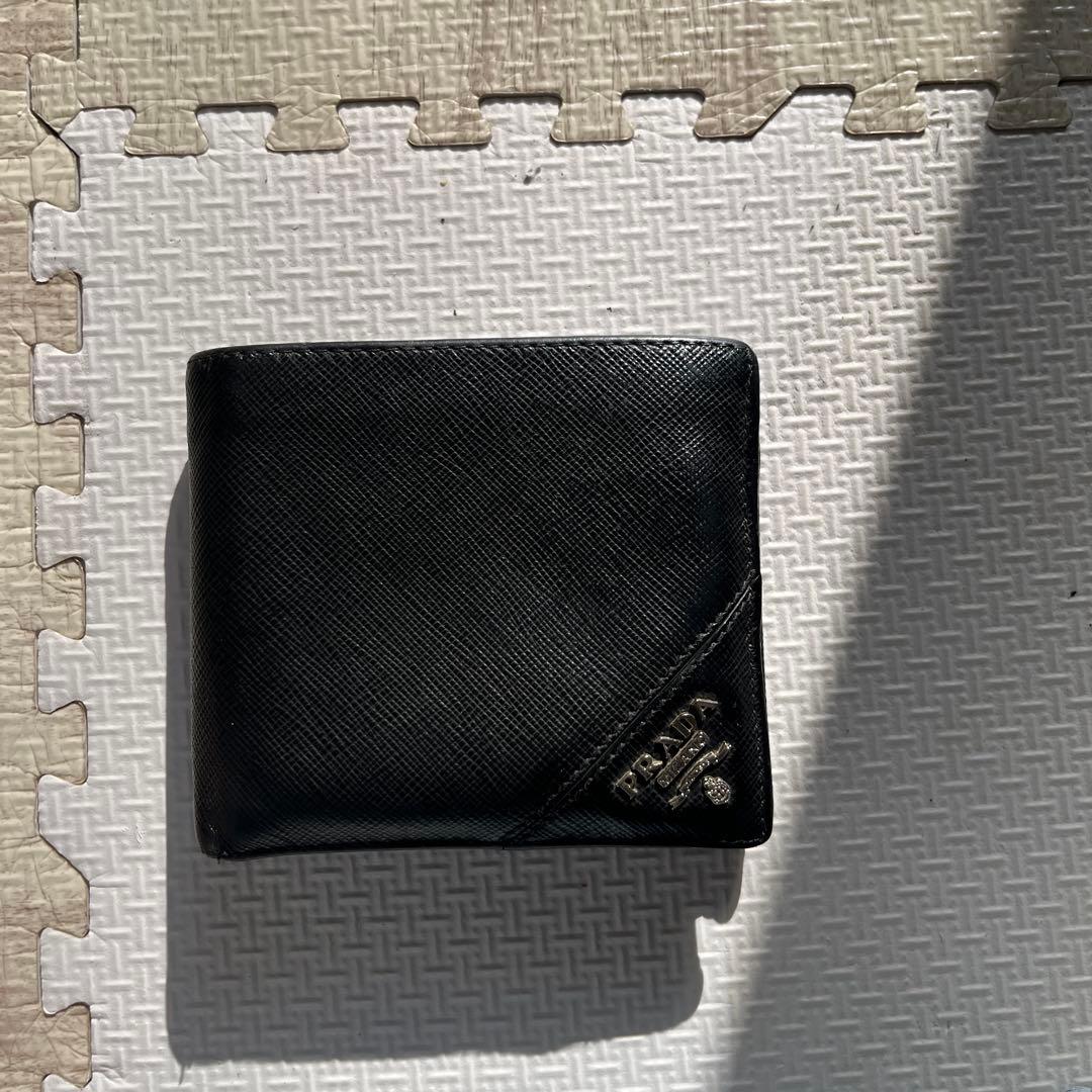 PRADA2つ折り財布