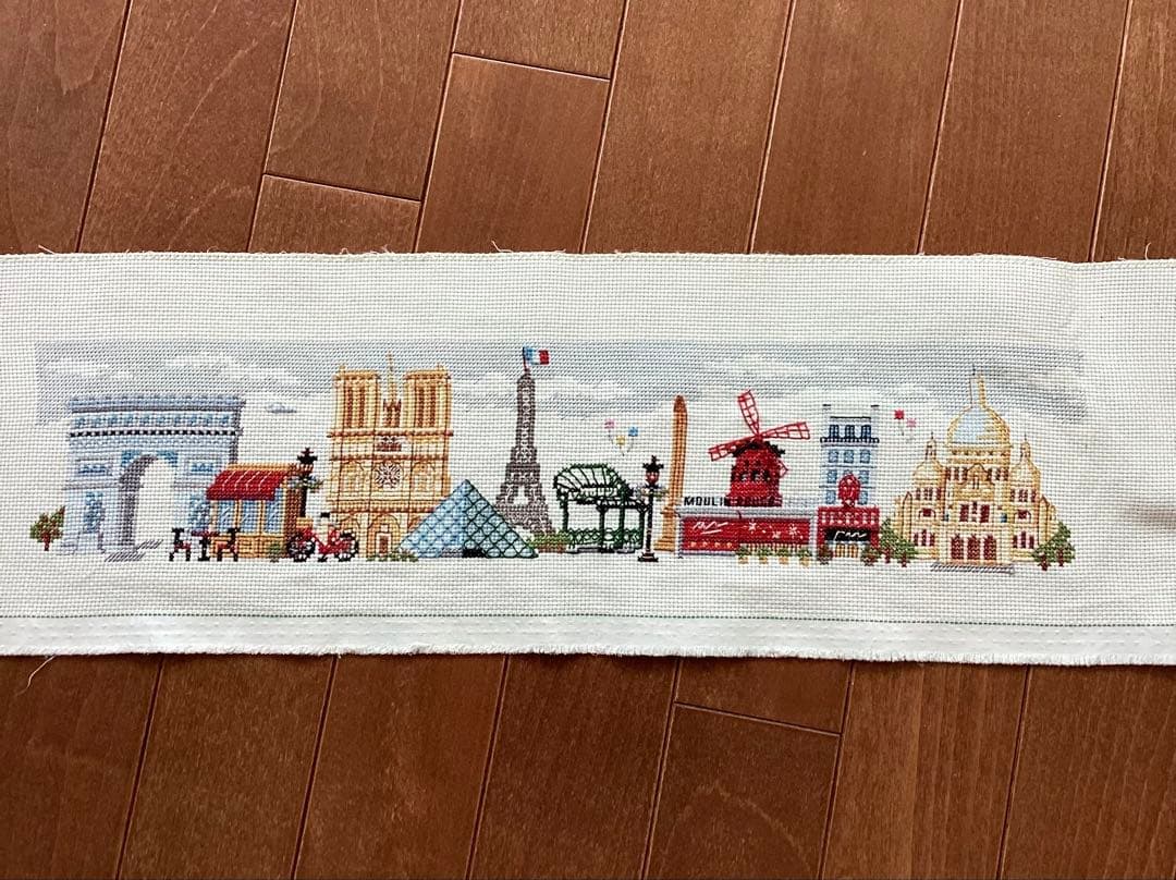 ホビーラホビーレ　クロスステッチフレーム《パリの街歩き》　完成品
