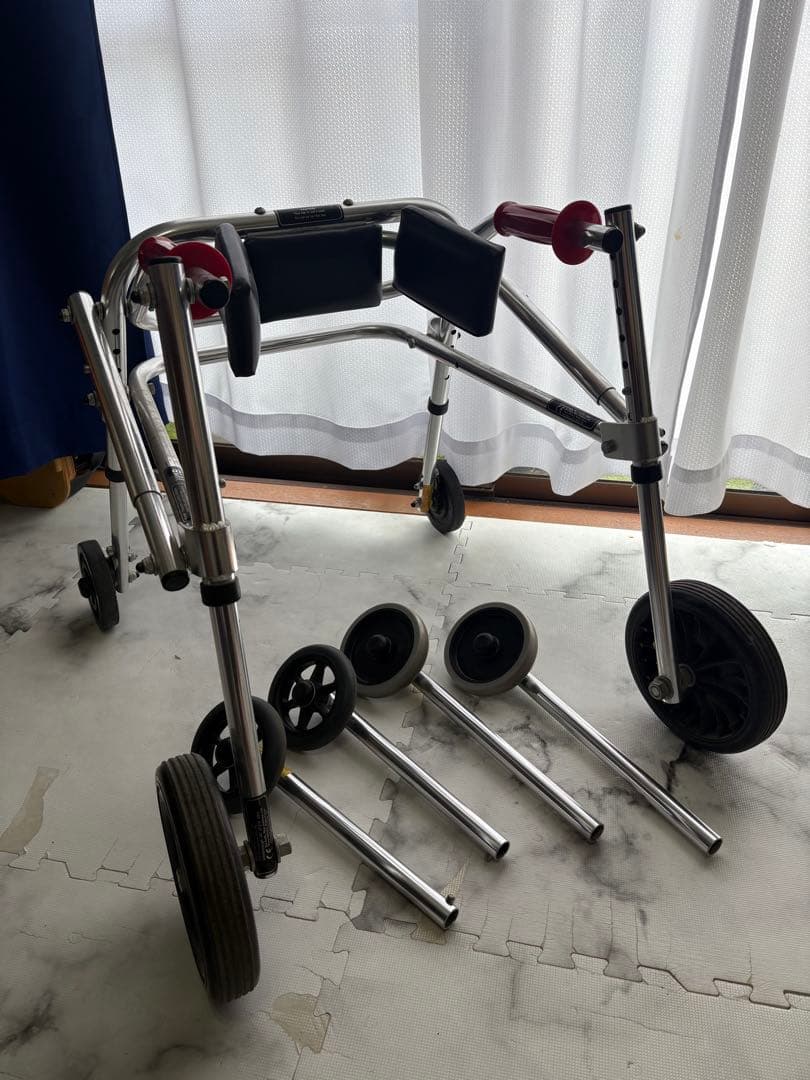 ②PCW歩行器　W1B ジュニア用　背もたれクッション付 屋外用&室内用タイヤ有