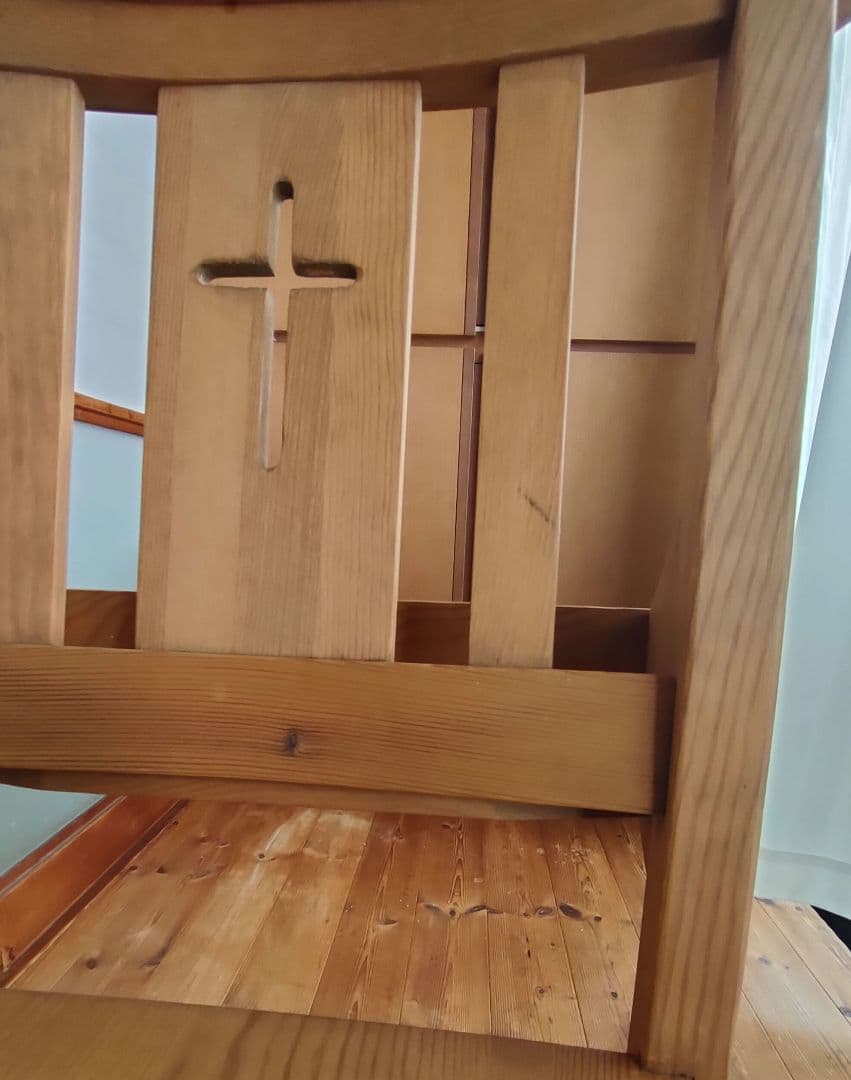 neko69になります。 アンティーク調　チャーチチェア　教会　椅子