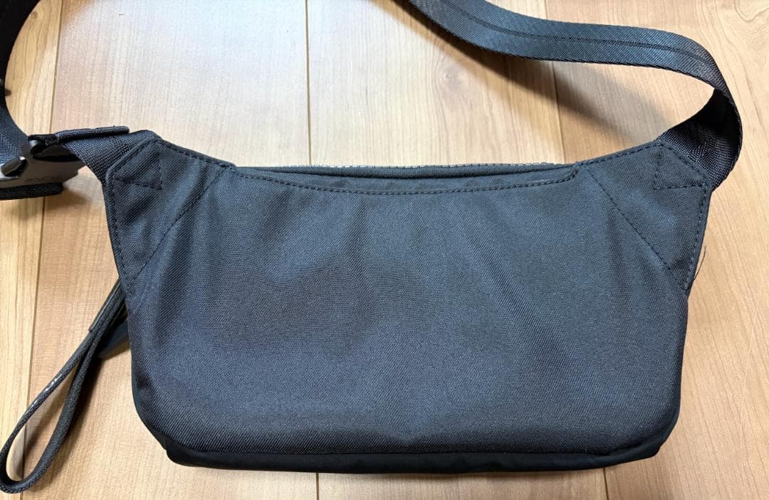 TUMI スリムスリングボディバッグ ブラック