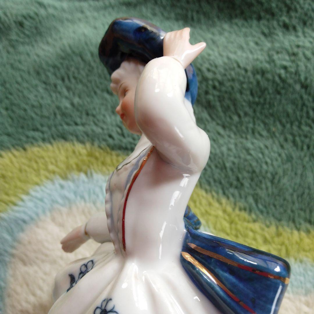 オルゴール　ハンドメイド　つやあり陶器　舞い踊るレディ　回転しながら奏でます