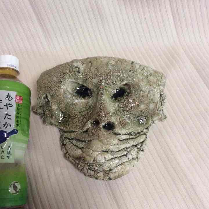 陶器でできた壁掛け