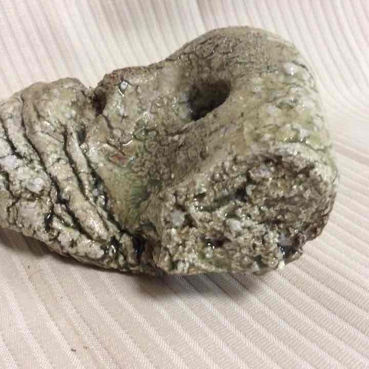 陶器でできた壁掛け