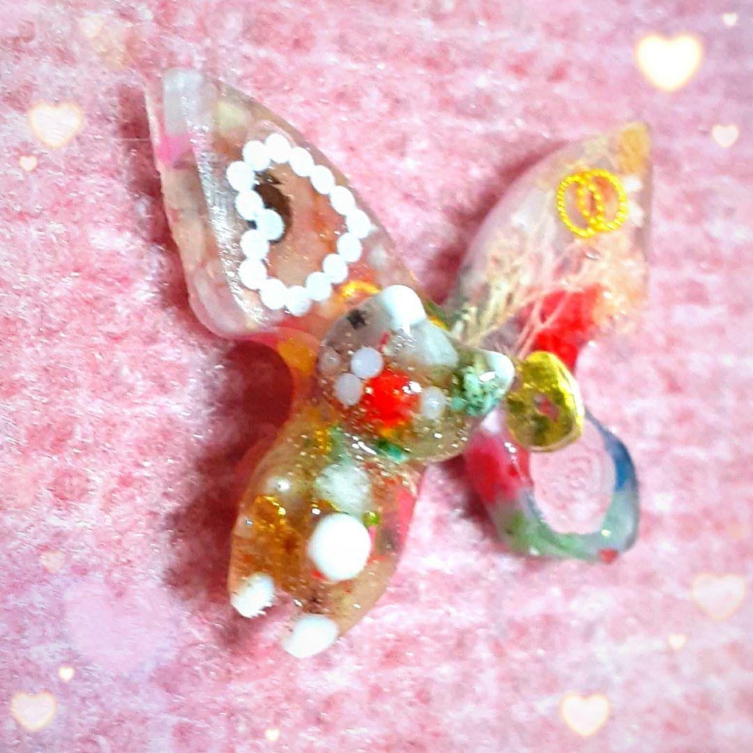 879在庫整理中　レジンぐで猫付き蝶々　ぐで猫くっつき蝶々バックチャーム　春.夏