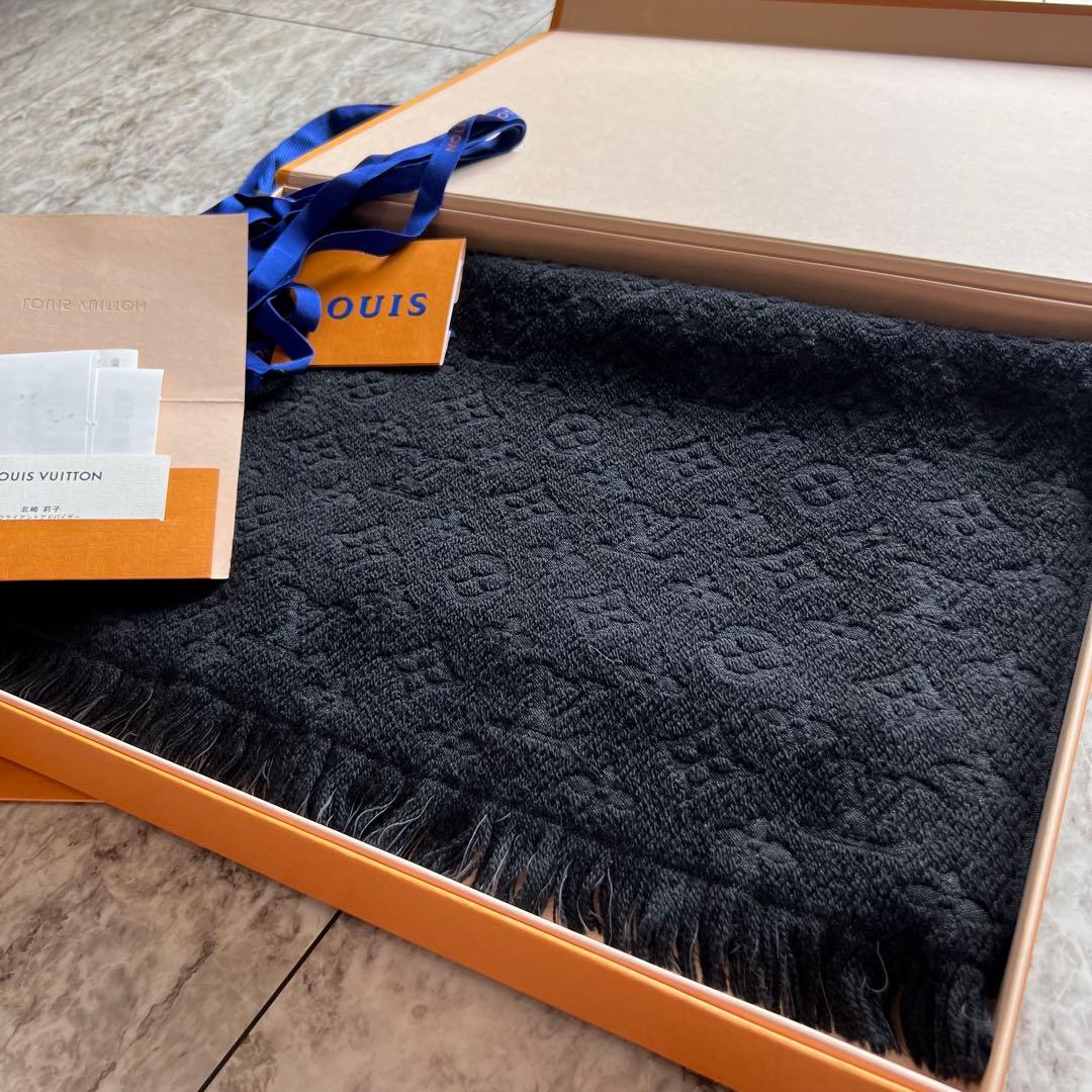 人気❗️新品箱紙袋付❗️LVロゴマフラー✨ヴィトンマフラー❗️ヴィトン　マフラー