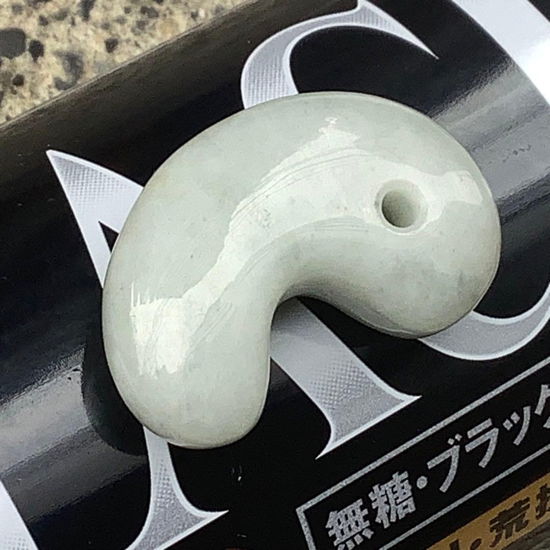 ⭕️独特の珍しい混じり合いの色彩　糸魚川翡翠ジェダイト勾玉　機械鑑定鑑別書付本物を