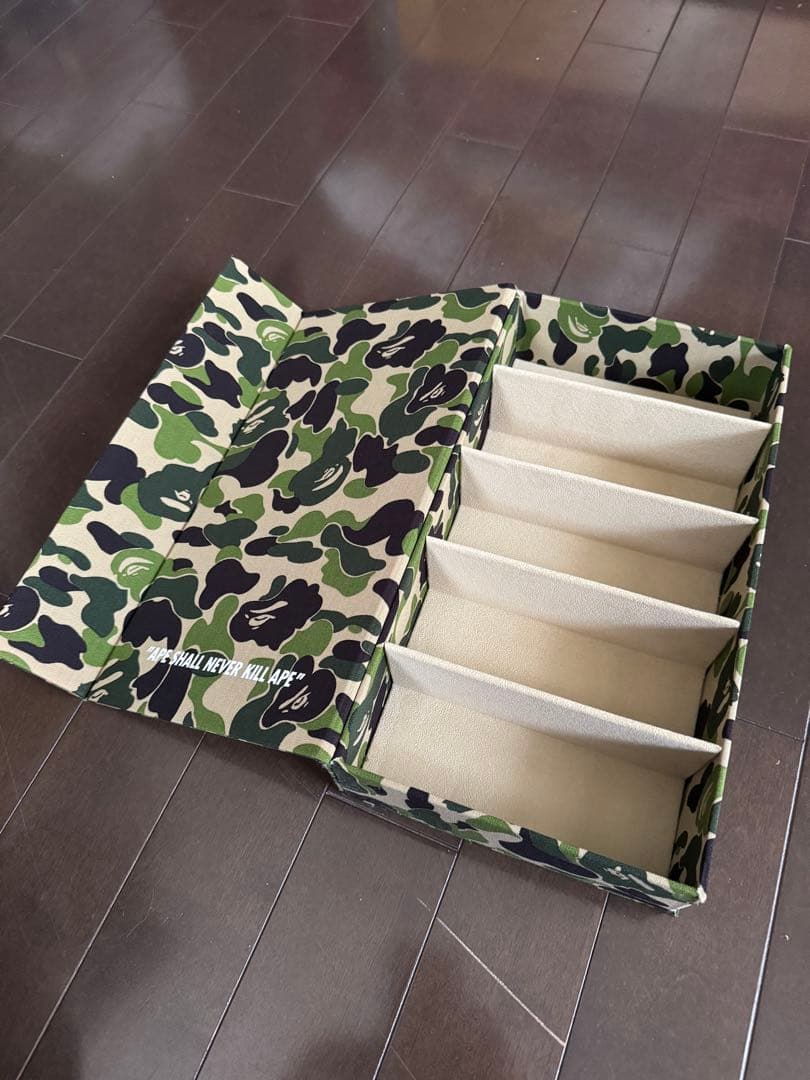 A BATHING APE カモフラージュ小物入れ
