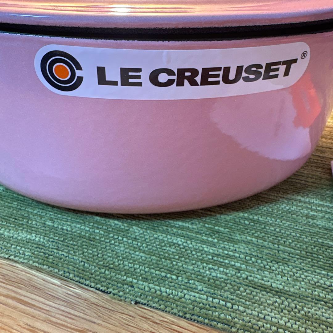 レア　新品未使用ル・クルーゼ　ココット　オーバル　25㎝　シフォン　ピンク