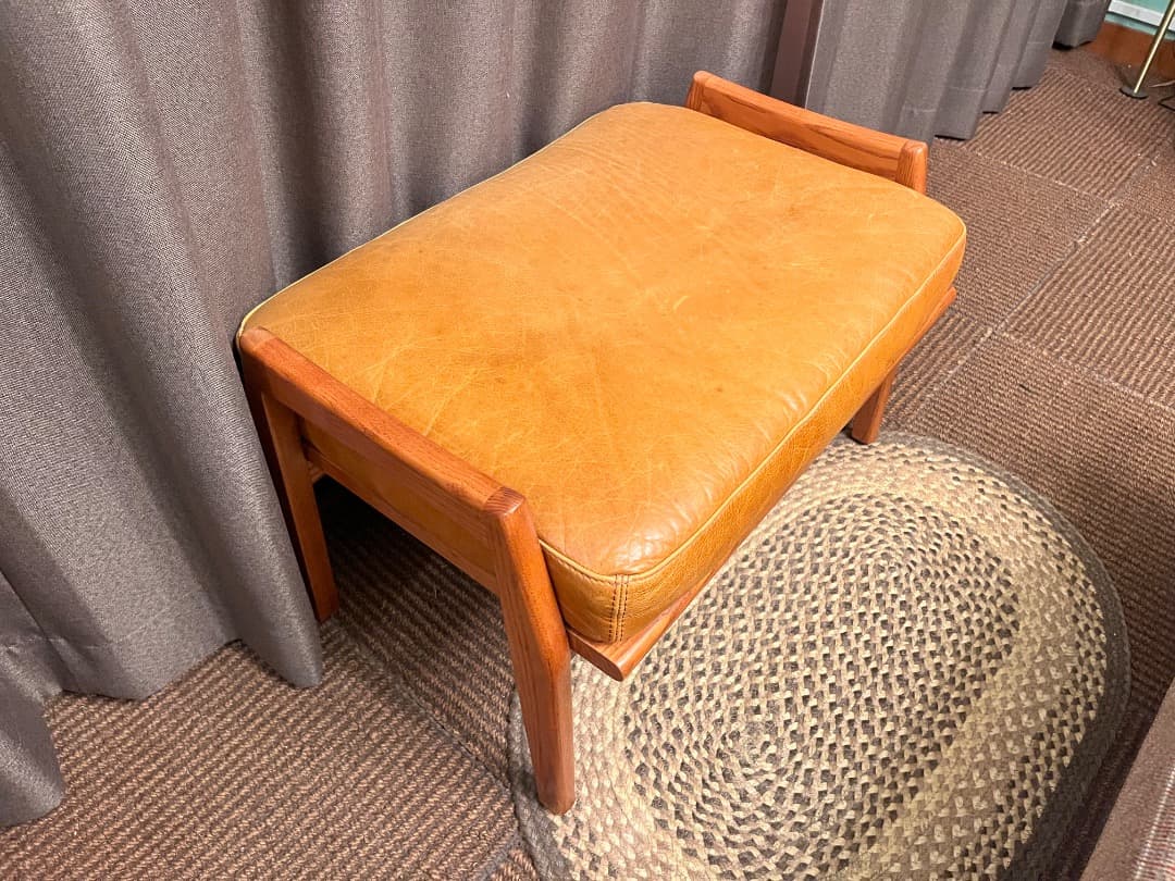 Yuki ACME ファニチャー DELMAR OTTOMAN