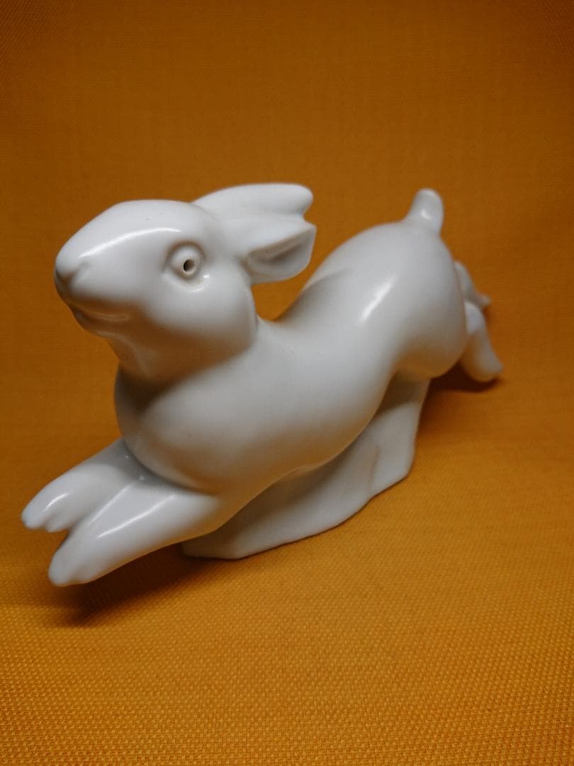 【美品】ウサギ　兎　白兎　陶器　置物　インテリア　工芸品　美術品　A1683