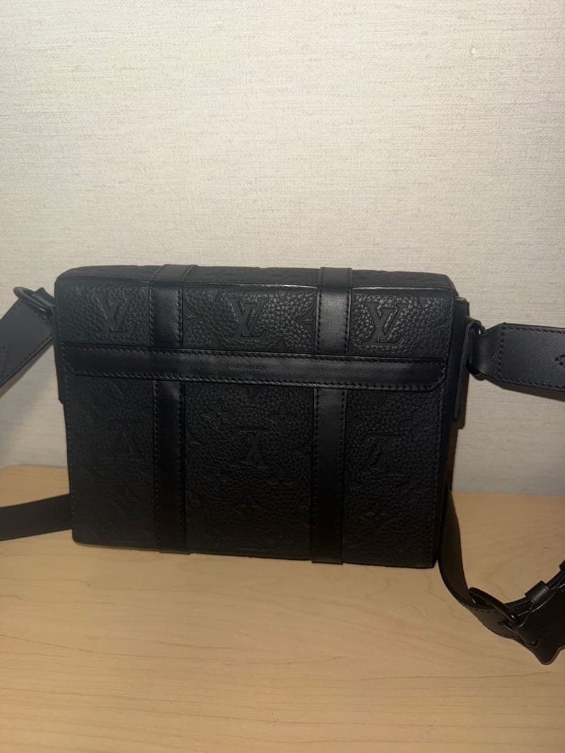 ルイヴィトン トリヨン モノグラム トランク メッセンジャー PM M57726