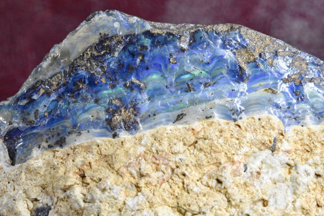 大き目 ボルダーオパール原石2140g