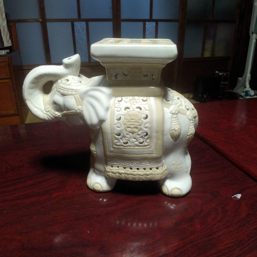 陶器製の象形 花台