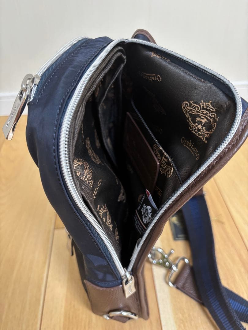 【新品同様 】Orobianco/オロビアンコ ボディバッグ　ネイビー