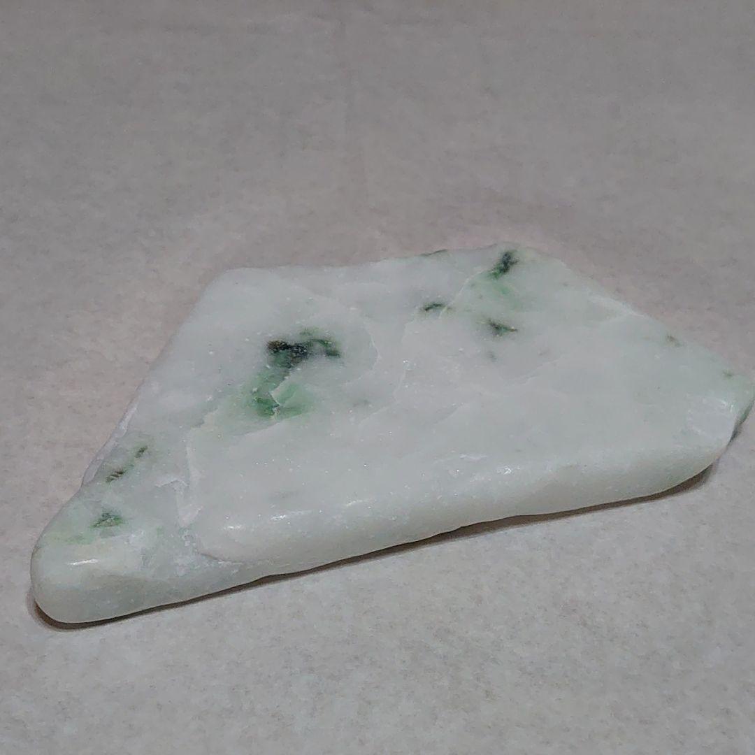 糸魚川　翡翠　原石　ヒスイ　218g