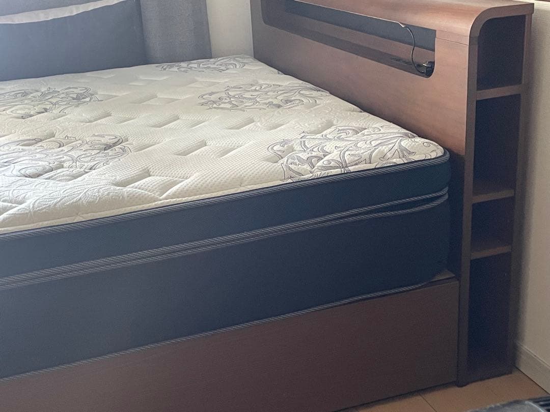 8/22に廃棄予定【美品】収納付きダブルベッド　ダークブラウンコンセント・棚付