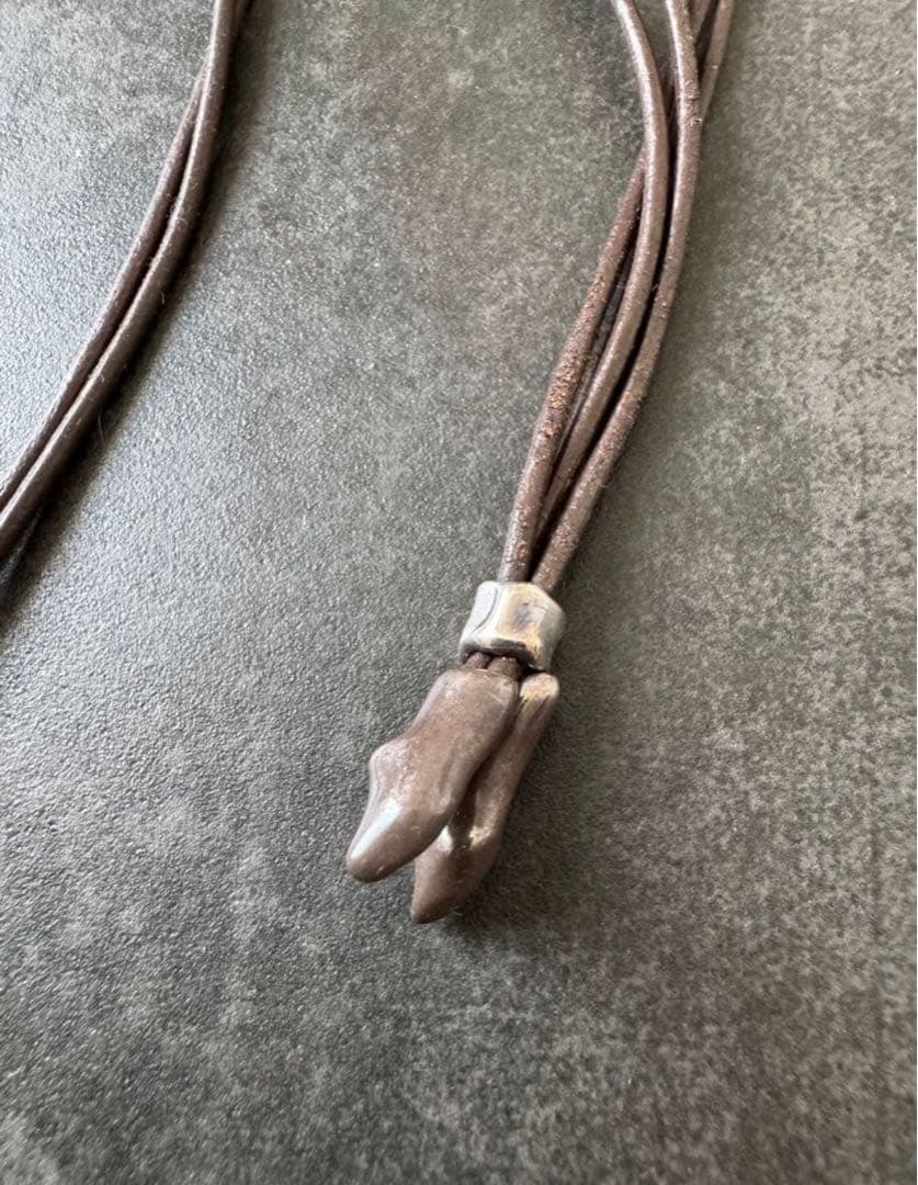 STRONG VOID LEATHER NECKLACE SILVER　Ours