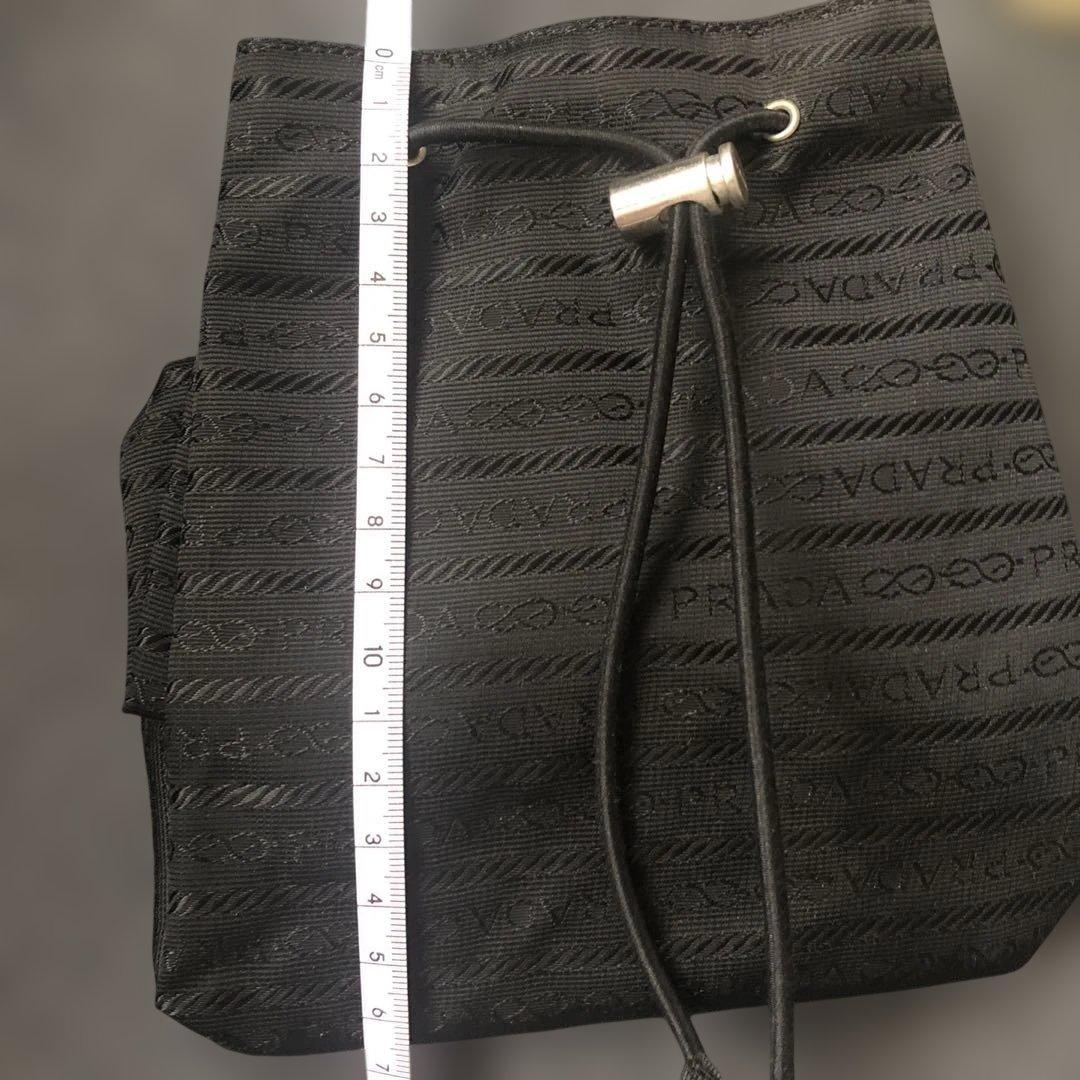 PRADA プラダ　黒色 巾着型ポーチ　バック　ポーチ　巾着