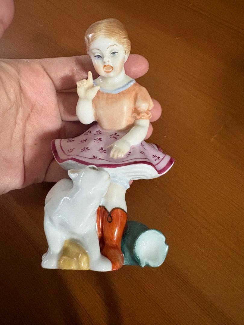 Herend ヘレンドフィギュリン 陶器人形少女と猫
