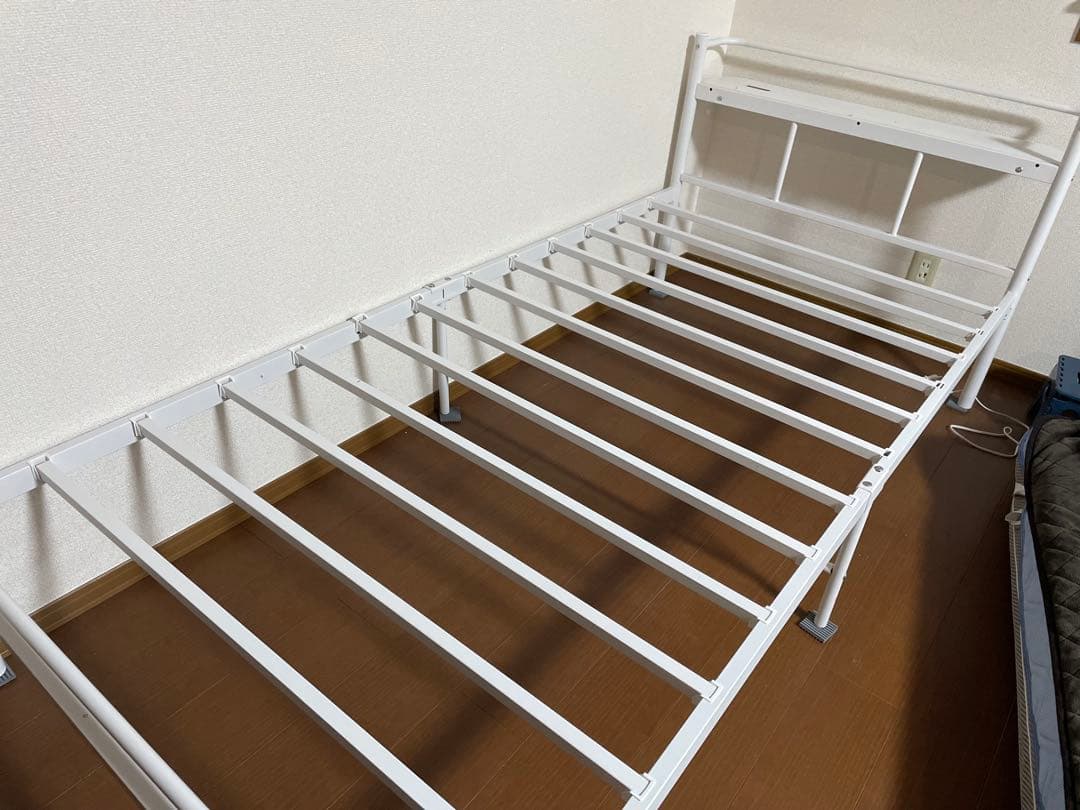 ホワイト シングルベッドフレーム コンセント付き