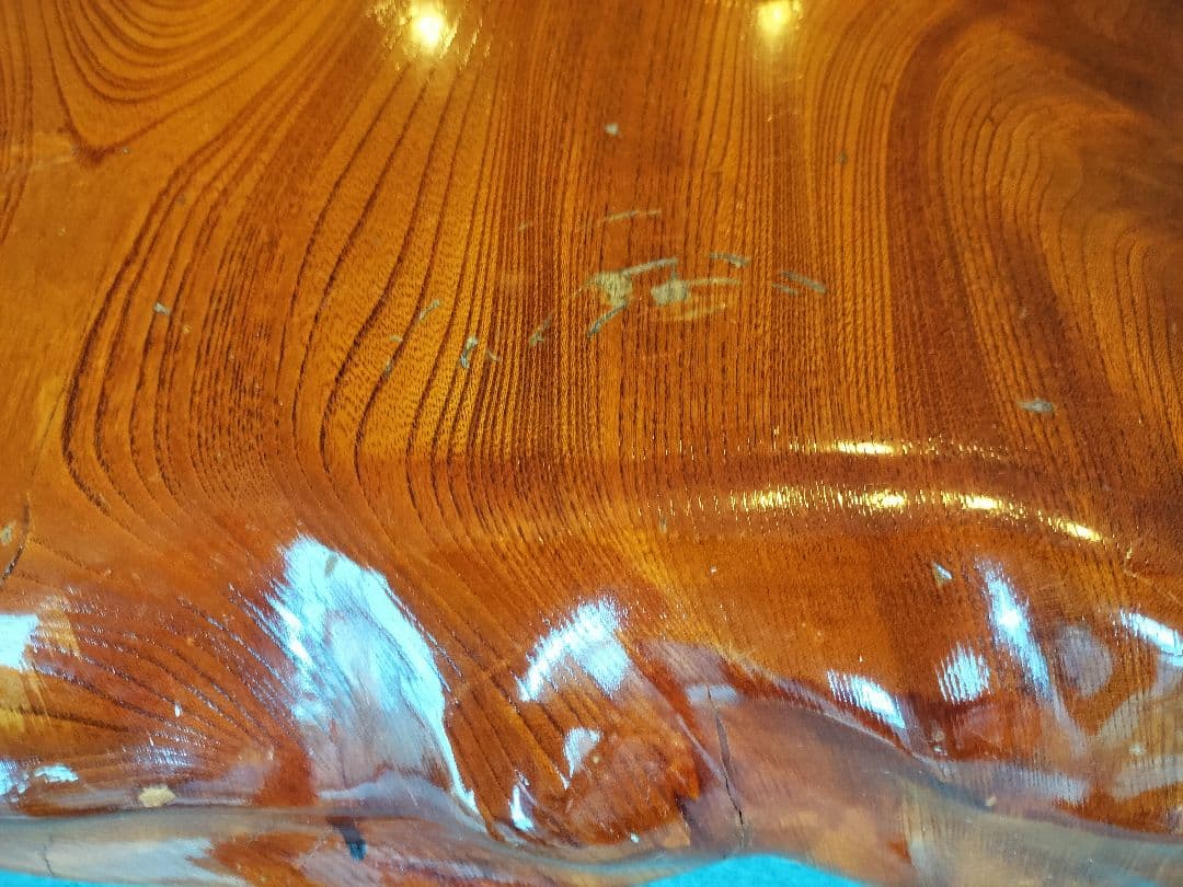 けやき1枚板で作った無垢材のテーブル