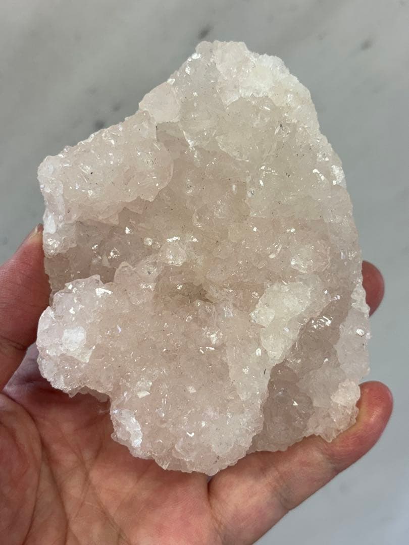 インド産　ピンクアポフィライト原石　320g キラキラかわいいピンク