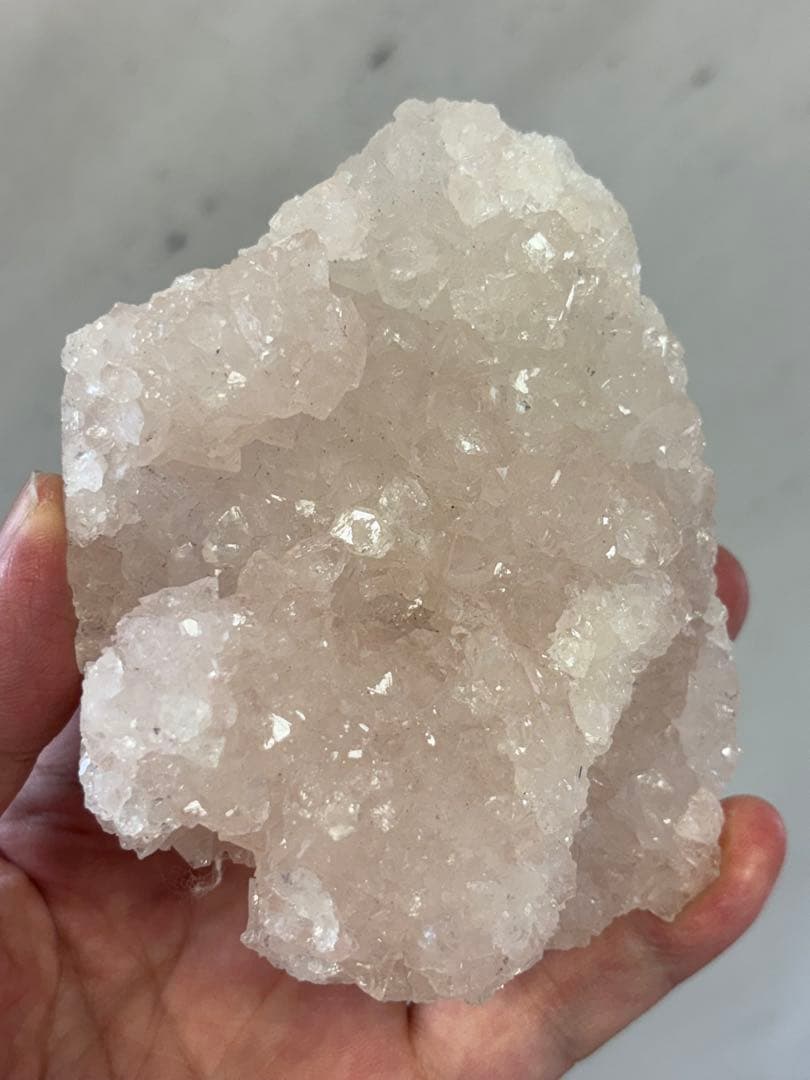 インド産　ピンクアポフィライト原石　320g キラキラかわいいピンク