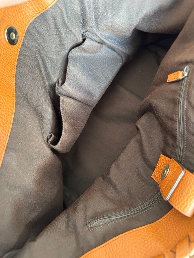 グッチ　レザートートバック肩掛け　キャメルタッセルA4収納