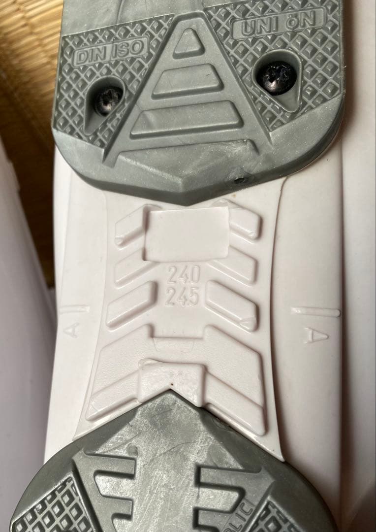 Völkl のスキーとHEADのスキー靴のセットレディース用（ストック付き）