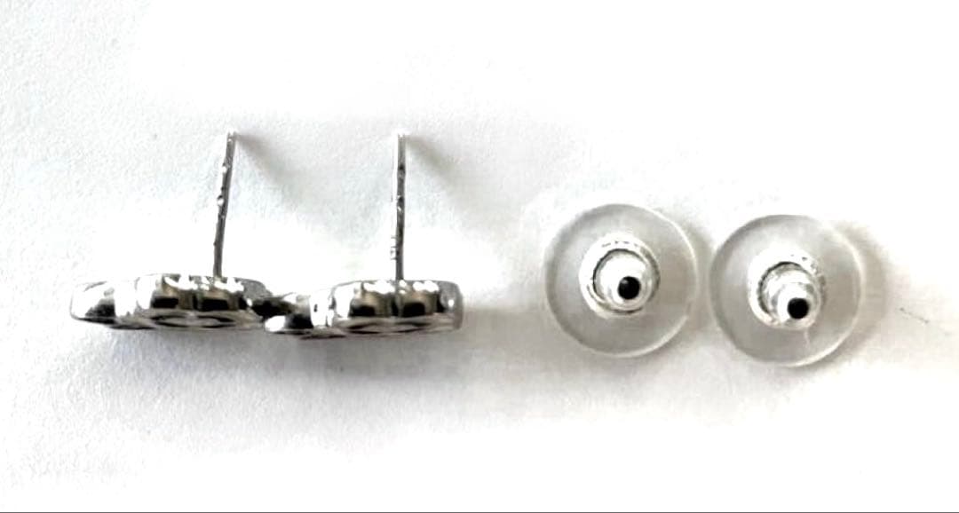 【早い者勝ち】【刻印あり】＊シャネル＊ココマーク＊カメリアピアス＊送料込み❣️