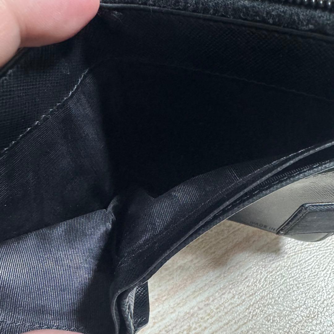 美品✨プラダ　折り財布　ラウンドファスナー　三角ロゴ