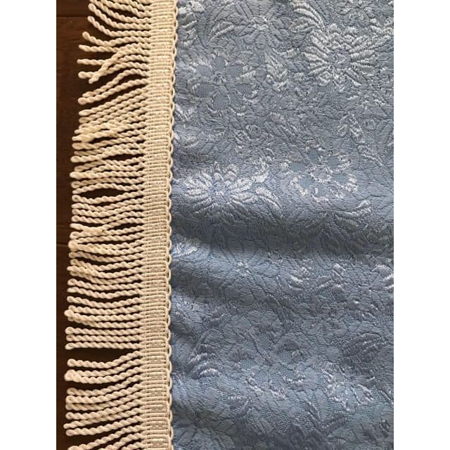 水色フリンジ付きテーブルセンター