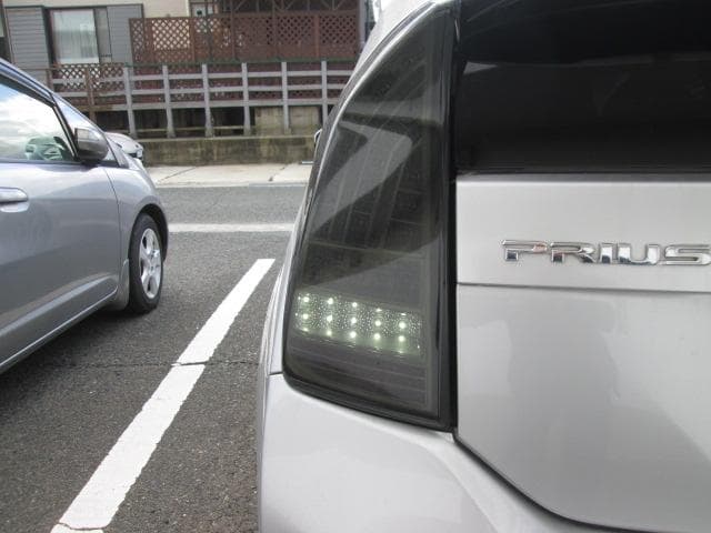 KAHO プリウス ZVW30 社外品フルLED テールランプ スモーク