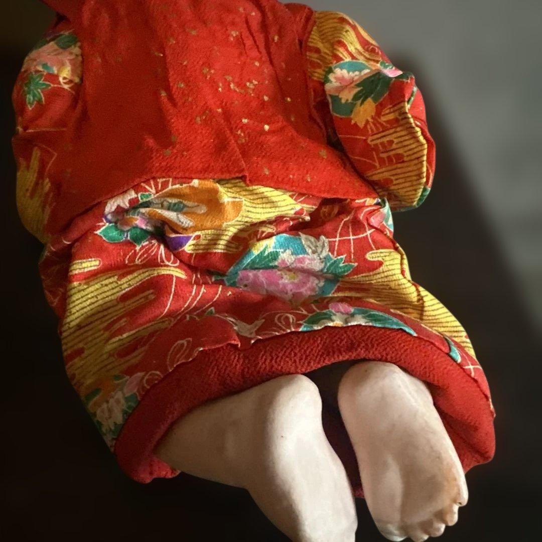 最終お値下げ‼️ヴィンテージ　市松人形 赤と緑の花柄着物　幼子　かわいいあんよ