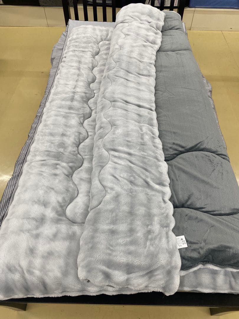 正方形・こたつ掛け布団・ふんわりボリューム・リバーシブル・約１９０×１９０㎝