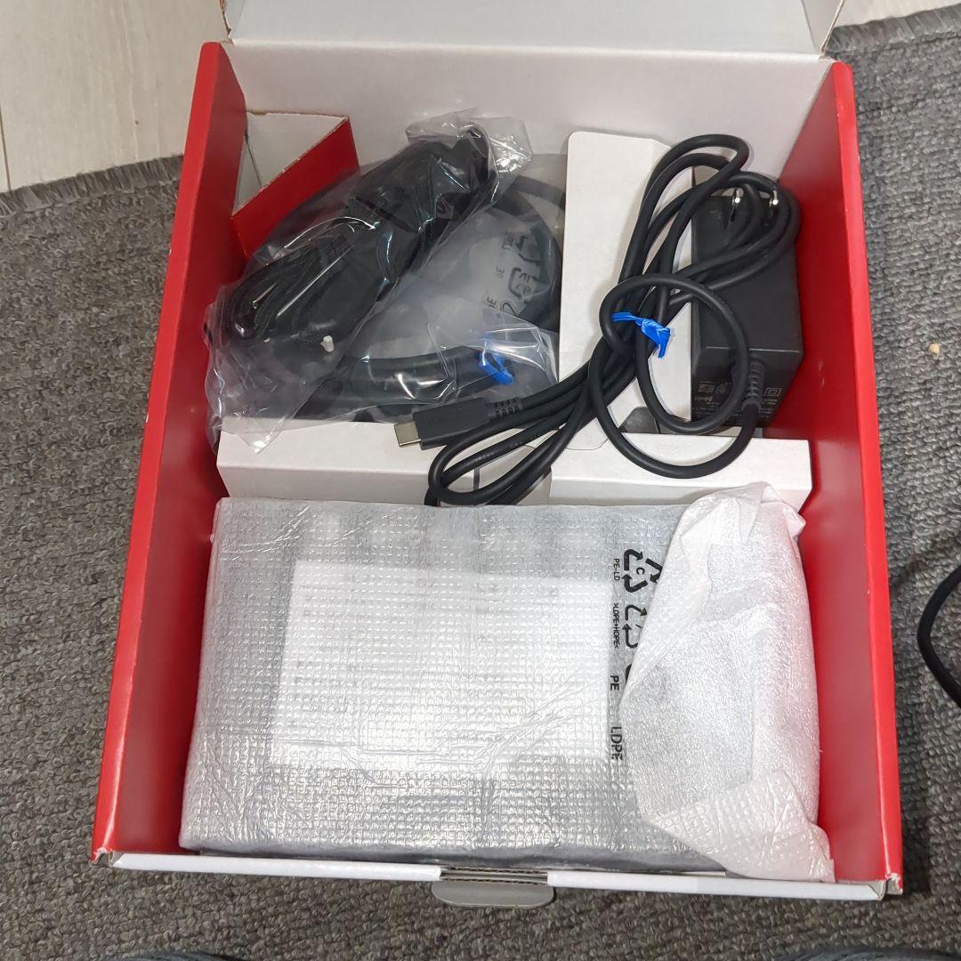 極美品　2024年製 Nintendo Switch バッテリー強化版