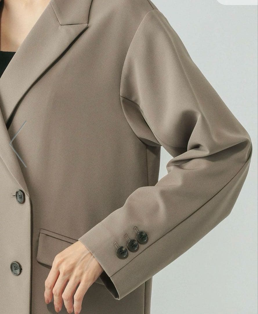 パンツスーツ&ツイードノーカラージャケット