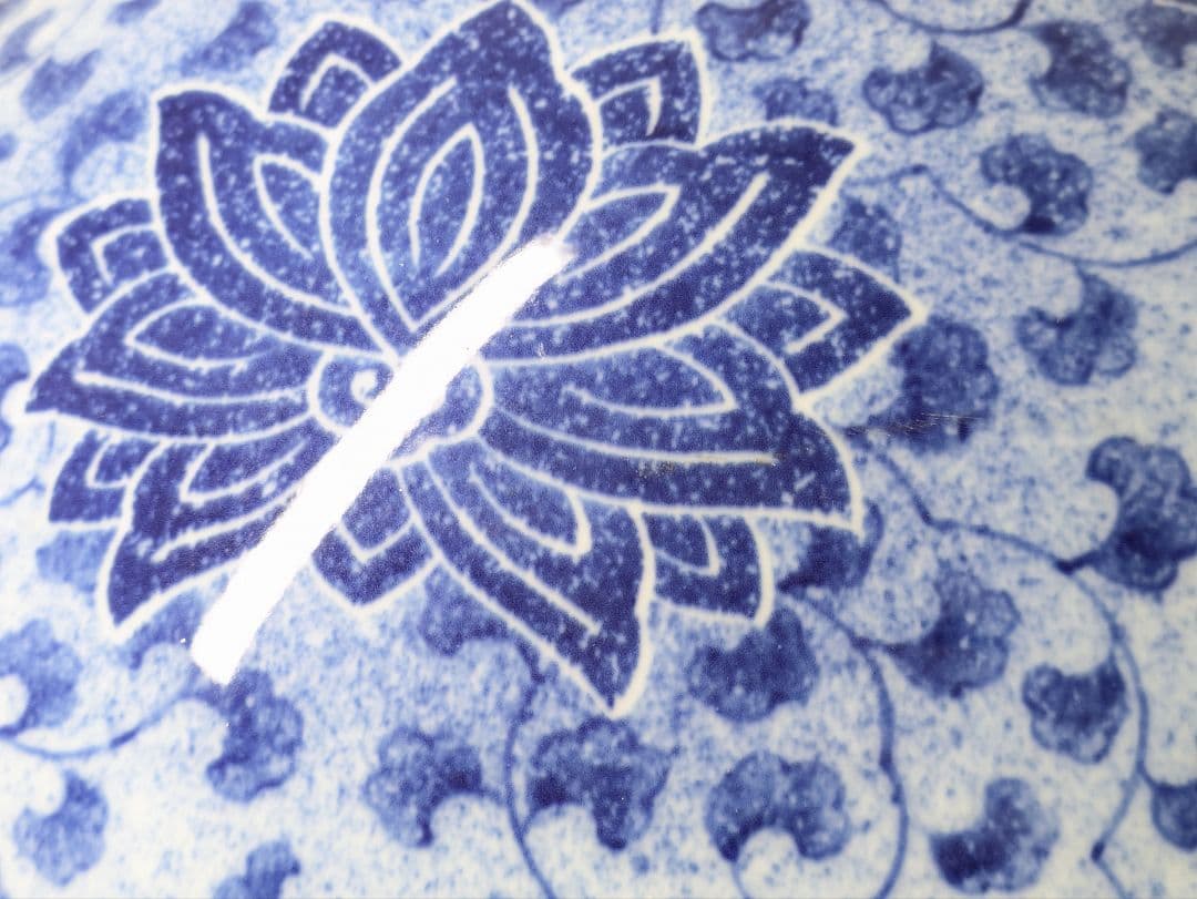 深川製磁 染付 吹墨 花唐草文 花瓶 高さ約32.5cm