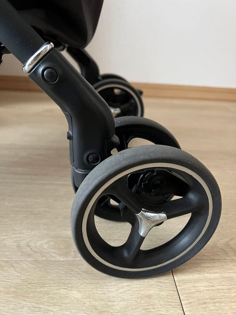 アップリカ　ラクーナクッションフリープラス 2023年製　ベージュ